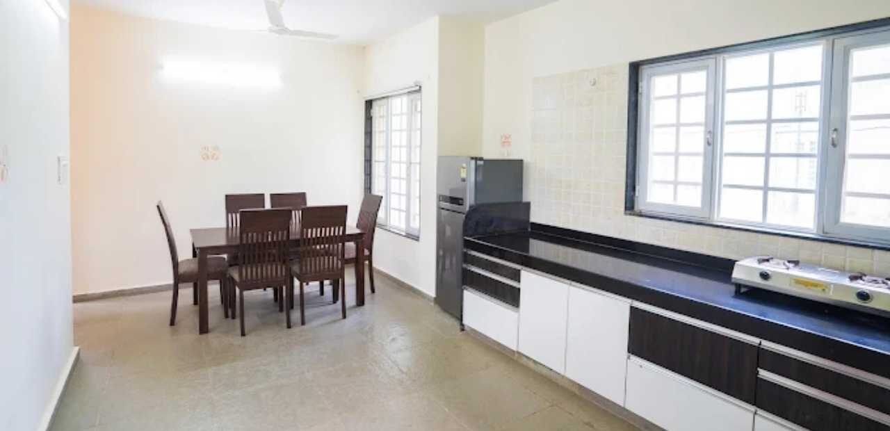 Windchimes Villa Dining Table